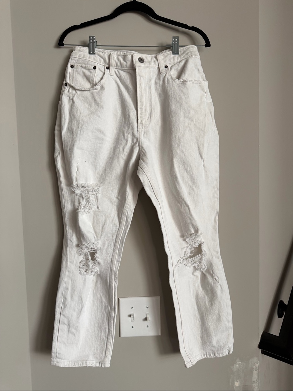 Abercrombie & Fitch Curve Love White High Rise Mom Jeans Distressed Size 28/6S